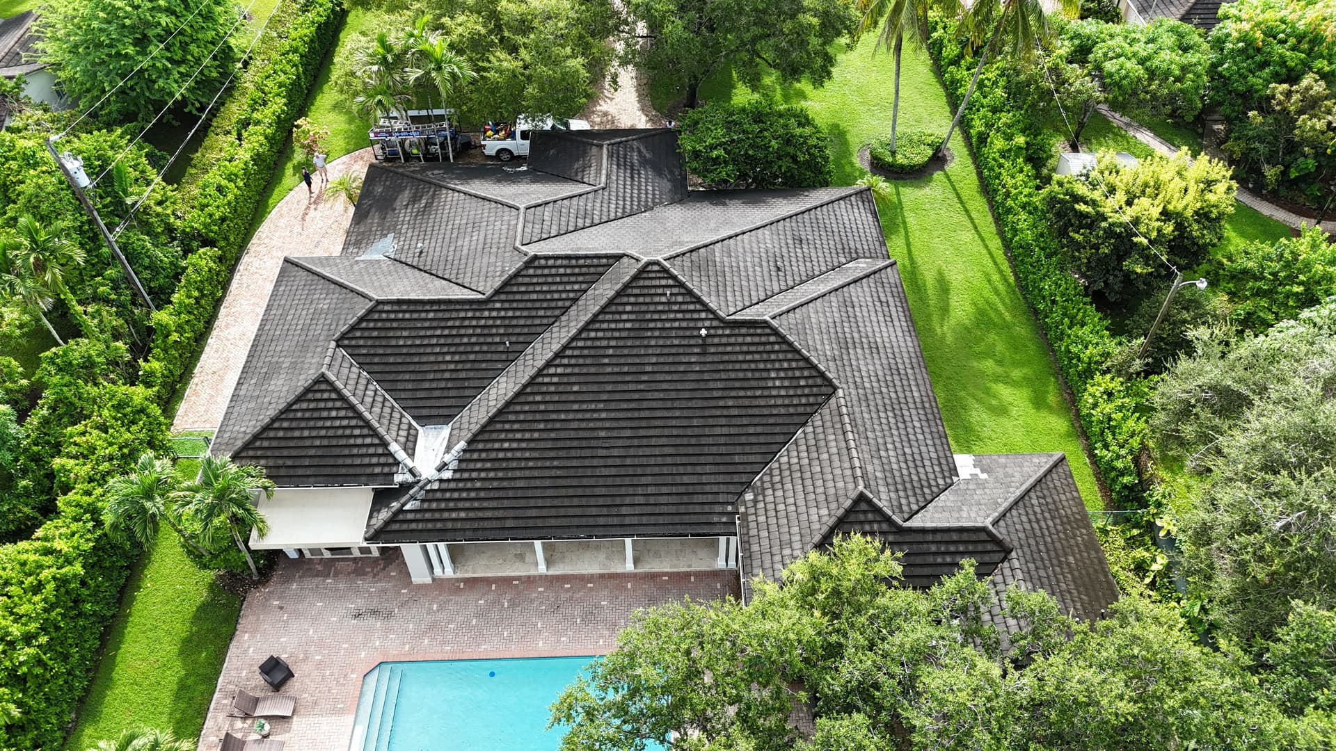 Gallery photos for Cement Tile Roof Soft Wash with Full Exterior House Wash: Image #2